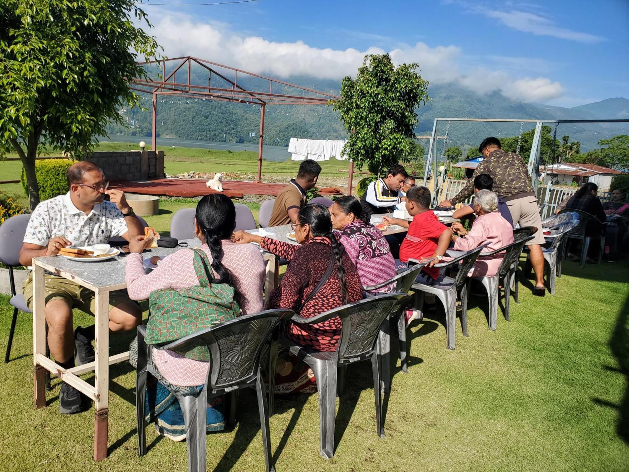 Hotel Waterside Pokhara Exterior foto