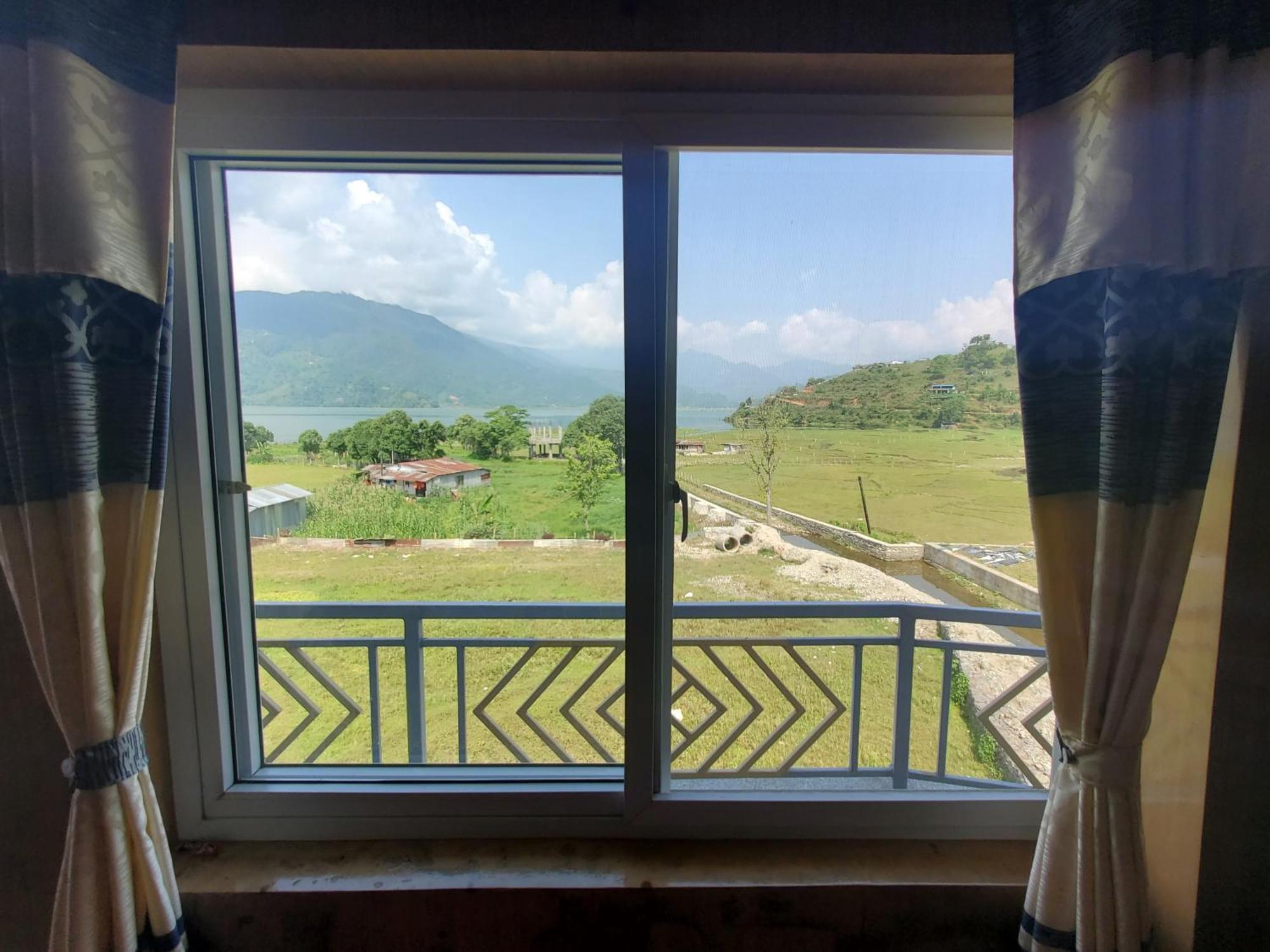 Hotel Waterside Pokhara Exterior foto