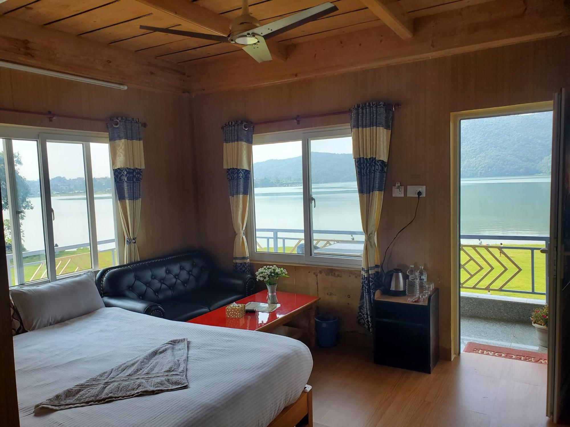 Hotel Waterside Pokhara Exterior foto