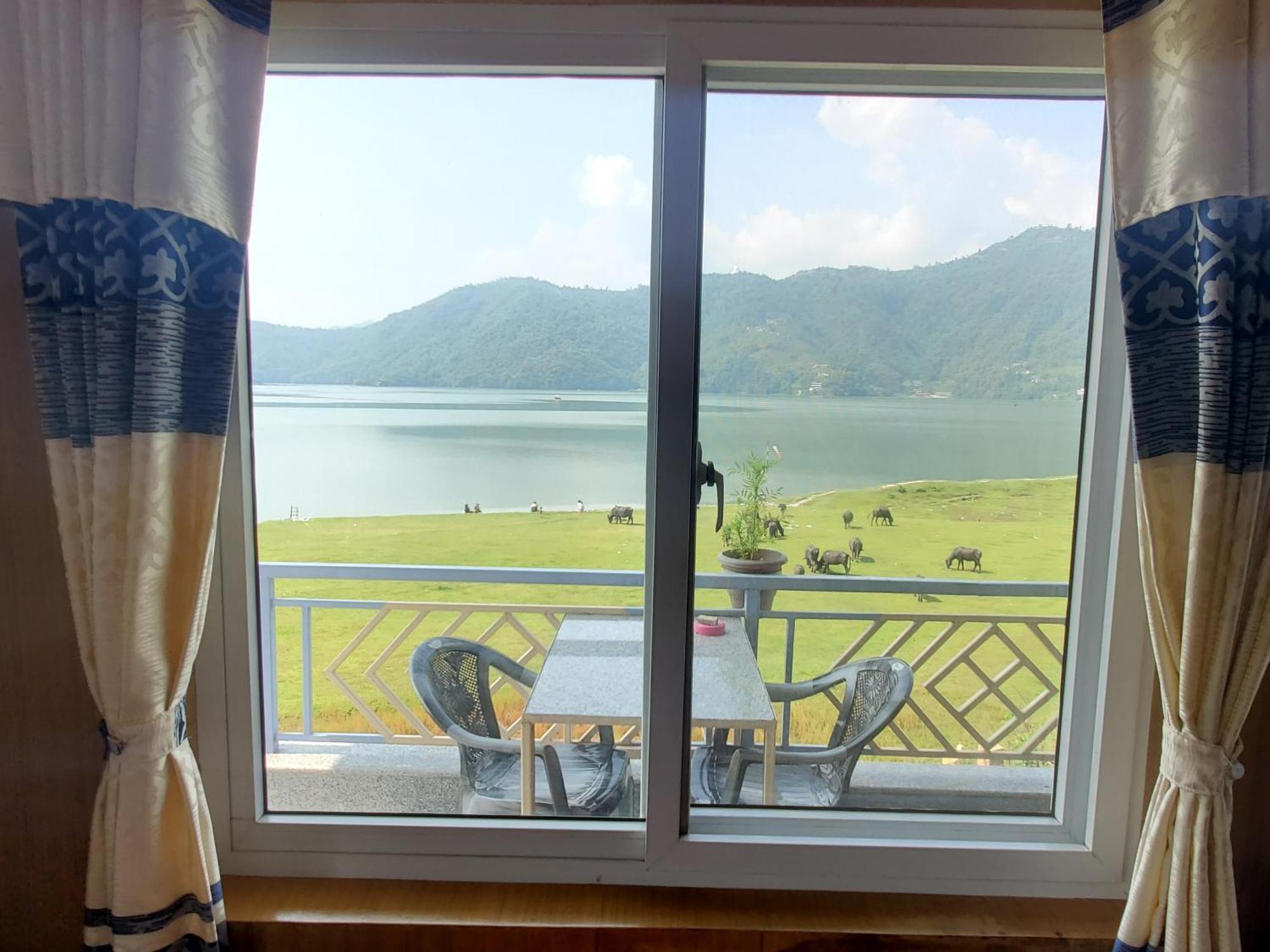 Hotel Waterside Pokhara Exterior foto